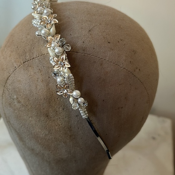 David’s Bridal Crystal and Pearl Headband - Picture 3 of 5